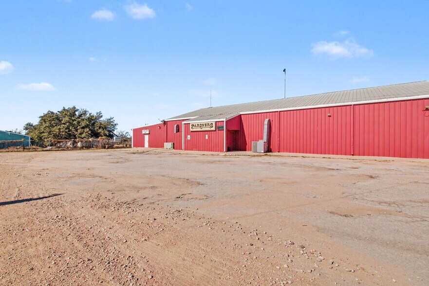 15615 E State Highway 29, Buchanan Dam, TX à vendre - Photo du bâtiment - Image 2 de 39