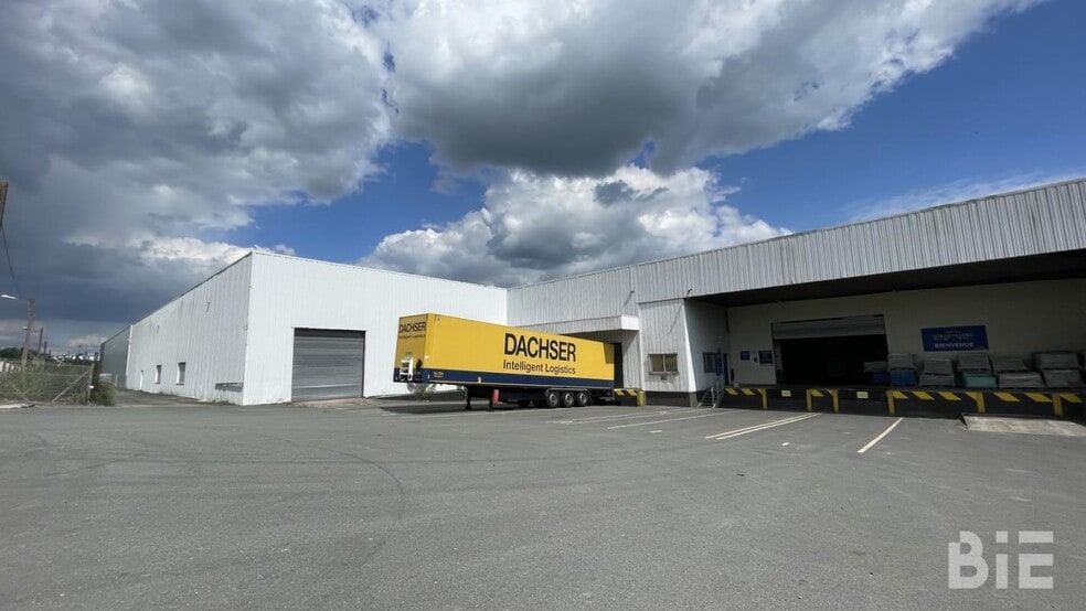 Flex in Carbon-Blanc for lease - Building Photo - Image 3 of 11
