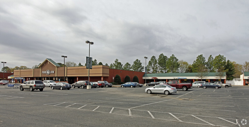 15425-15439 Warwick Blvd, Newport News, VA for lease - Building Photo - Image 1 of 8