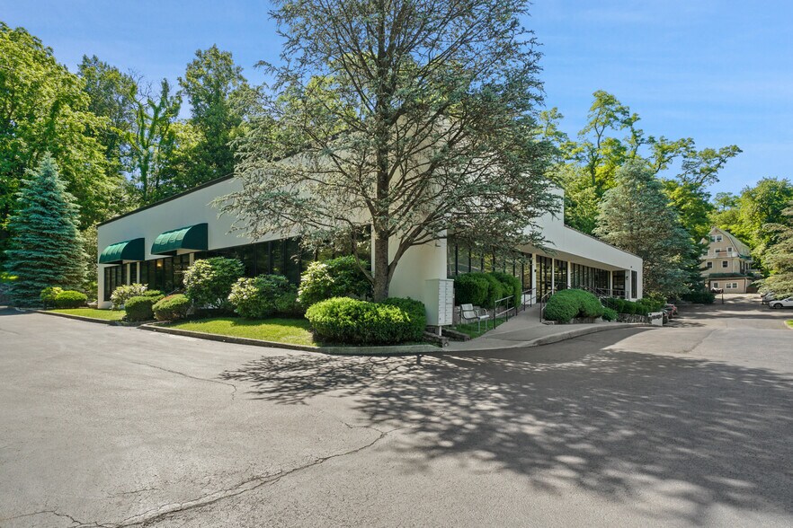 310 N Highland Ave, Ossining, NY à louer - Photo du bâtiment - Image 2 de 24