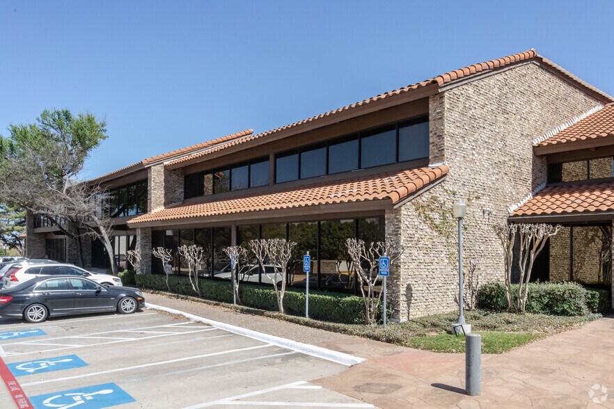 14860 Montfort Dr, Addison, TX à louer - Photo du bâtiment - Image 3 de 4