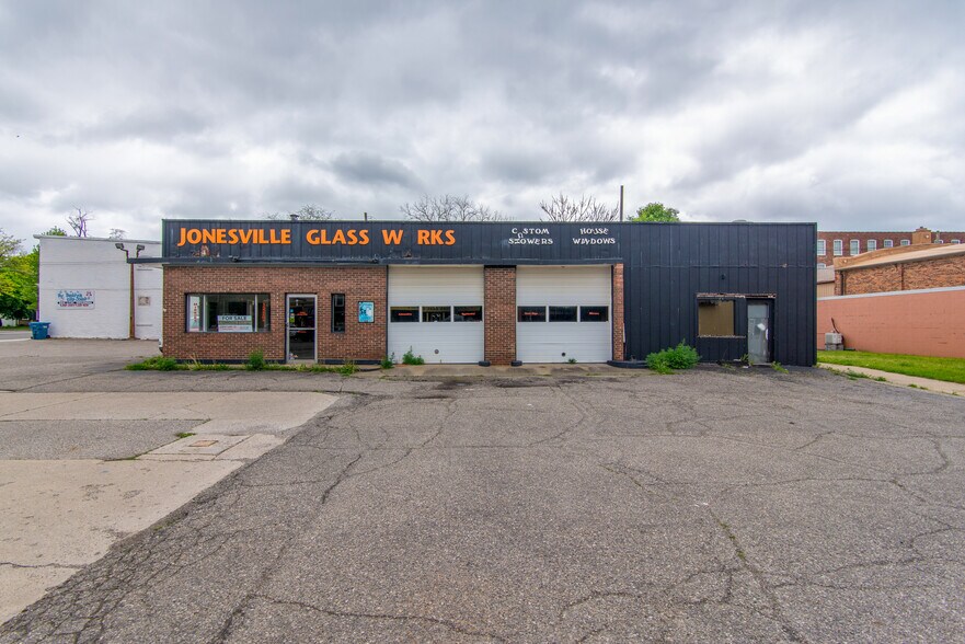 264 E Chicago St, Jonesville, MI à vendre - Photo du bâtiment - Image 1 de 18