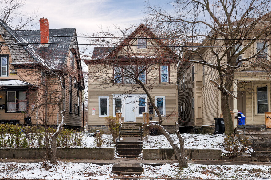 1104 Butternut St, Syracuse, NY for sale - Primary Photo - Image 1 of 25