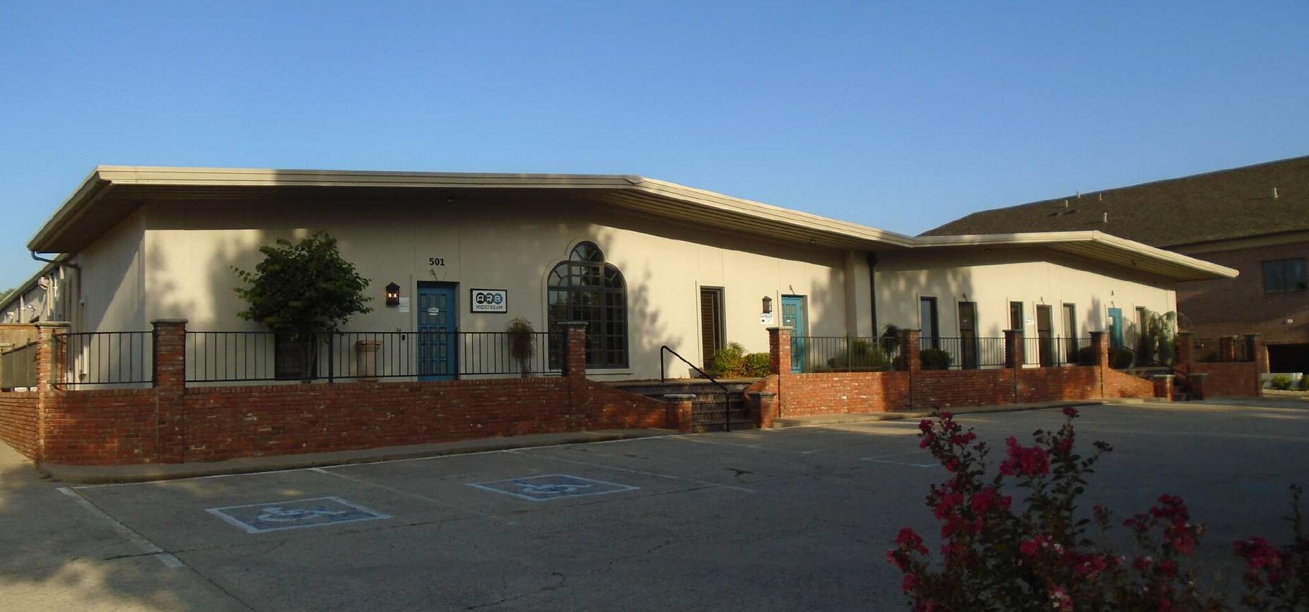 501 S Coltrane Rd, Edmond, OK à louer Photo du bâtiment- Image 1 de 3