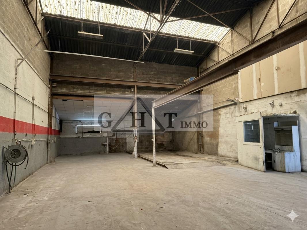Industrial in Fontenay-Trésigny for lease Interior Photo- Image 1 of 4
