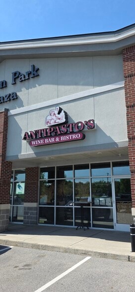 1028 Route 146, Clifton Park, NY for lease - Primary Photo - Image 1 of 16