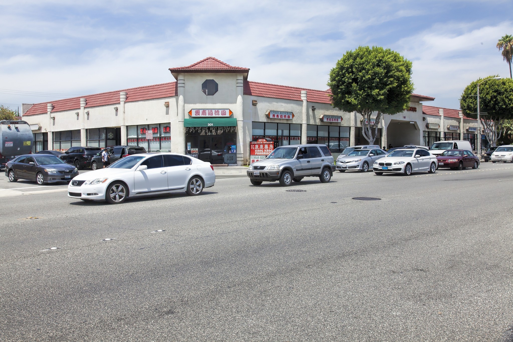 301 N Garfield Ave, Monterey Park, CA à vendre Photo du bâtiment- Image 1 de 1