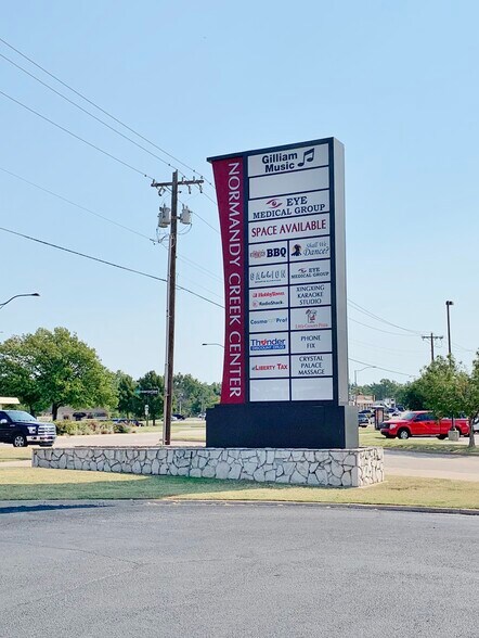 2224-2300 W Main St, Norman, OK à louer - Photo du bâtiment - Image 2 de 4