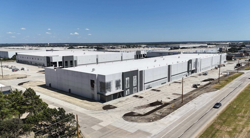 7901 South Fwy, Fort Worth, TX à louer - Photo du bâtiment - Image 3 de 6