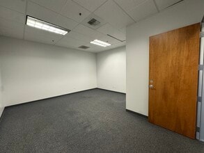 4801 Calloway Dr, Bakersfield, CA for lease Building Photo- Image 2 of 5