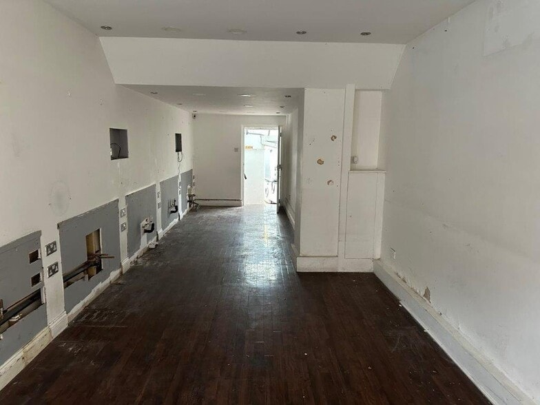 28-30 Central Rd, Worcester Park for lease - Interior Photo - Image 2 of 3