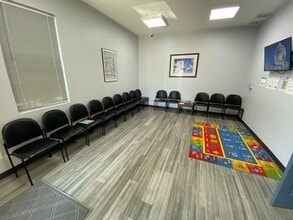 2214 Emery St, Denton, TX à louer Photo du bâtiment- Image 2 de 5