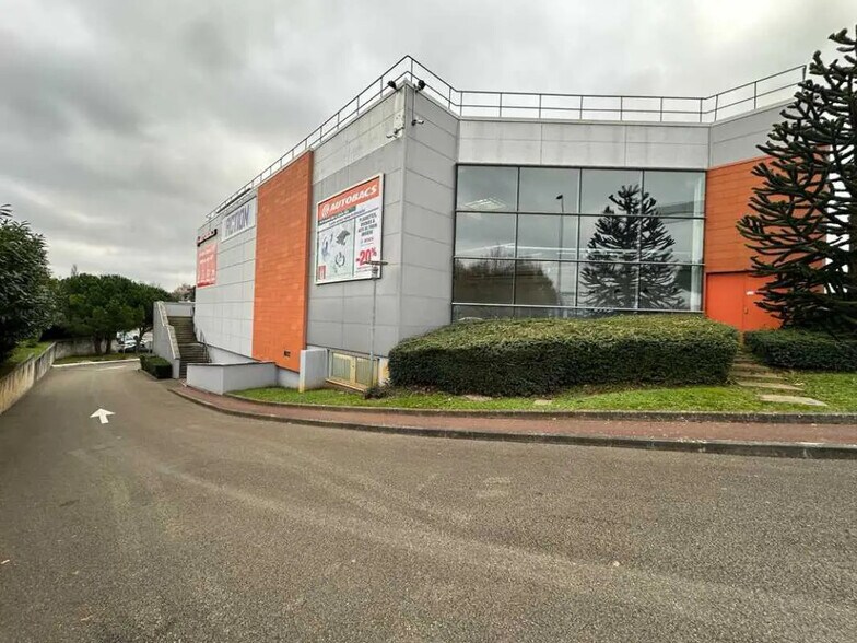 Flex dans Saint-Brice-sous-Forêt à louer - Photo du bâtiment - Image 2 de 7