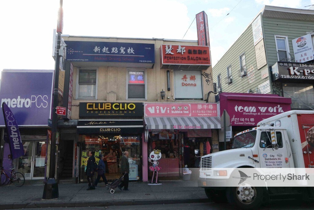 13682 Roosevelt Ave, Flushing, NY à vendre Photo principale- Image 1 de 1