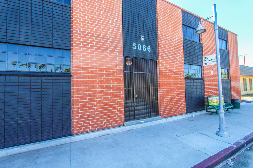 5066 W Jefferson Blvd, Los Angeles, CA à vendre - Photo principale - Image 1 de 1