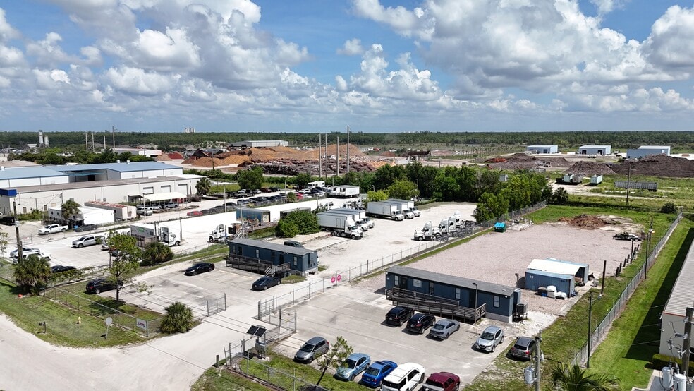 8101 Mainline Pky, Fort Myers, FL for lease - Building Photo - Image 3 of 10