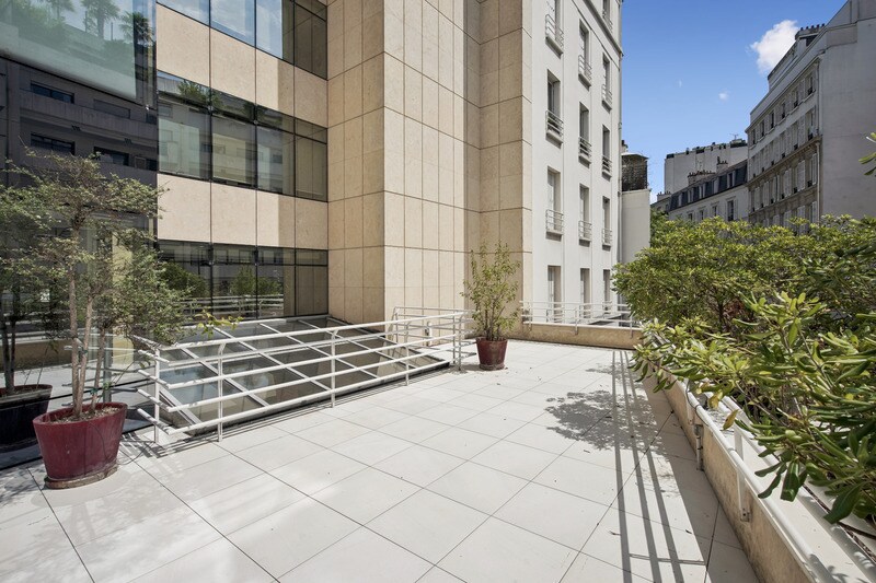 83 Avenue Charles De Gaulle, Neuilly-sur-Seine for lease - Interior Photo - Image 2 of 16