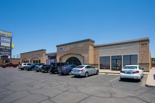 Plus de détails pour 9515 Gateway Blvd W, El Paso, TX - Bureau/Commerce de détail, Commerce de détail à louer