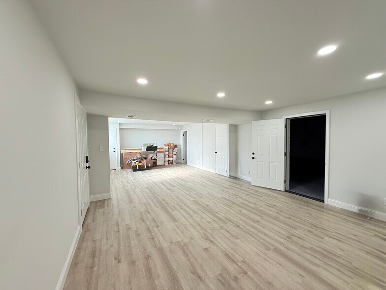 5729-5731 S Beech Daly Rd, Dearborn Heights, MI à vendre - Photo du bâtiment - Image 3 de 21