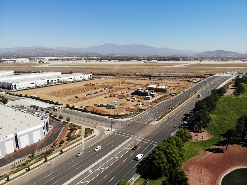 NEC Van Buren Blvd, Riverside, CA à louer - Photo du bâtiment - Image 3 de 7