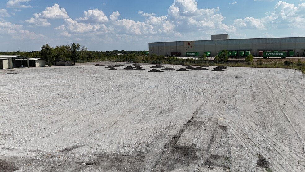 601, 867, 906 Talco Rd, Lancaster, TX à louer - Photo du bâtiment - Image 3 de 6
