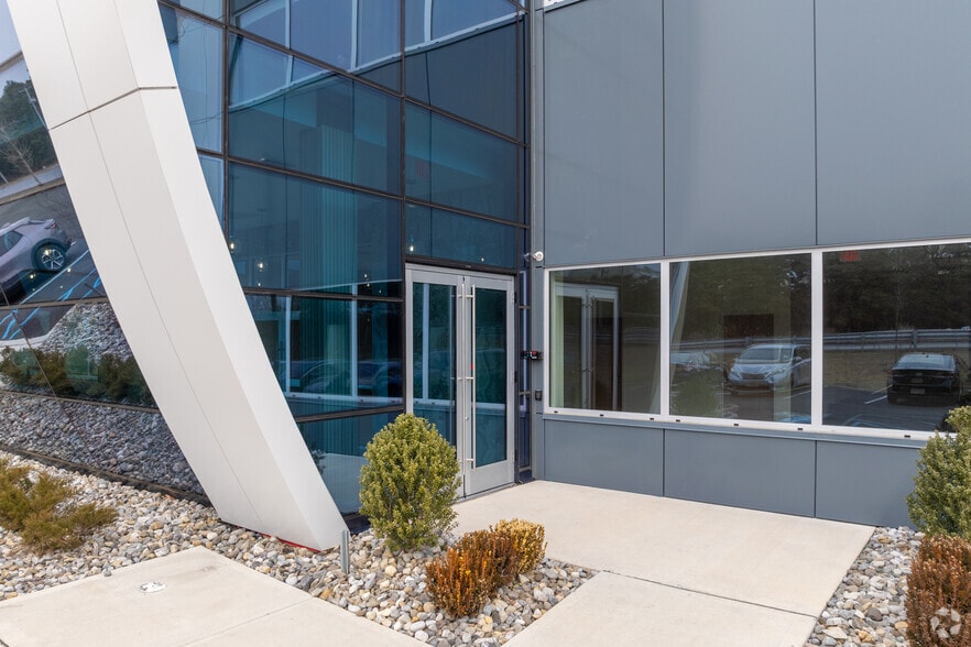 2013 Cedarbridge Ave, Lakewood, NJ for lease - Building Photo - Image 3 of 17