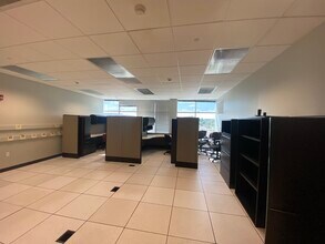 13640-13690 Riverport Dr, Maryland Heights, MO for sale Interior Photo- Image 2 of 39