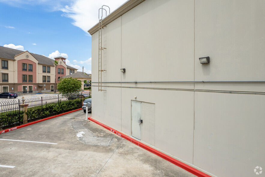 14755 North Fwy, Houston, TX for lease - Building Photo - Image 3 of 5