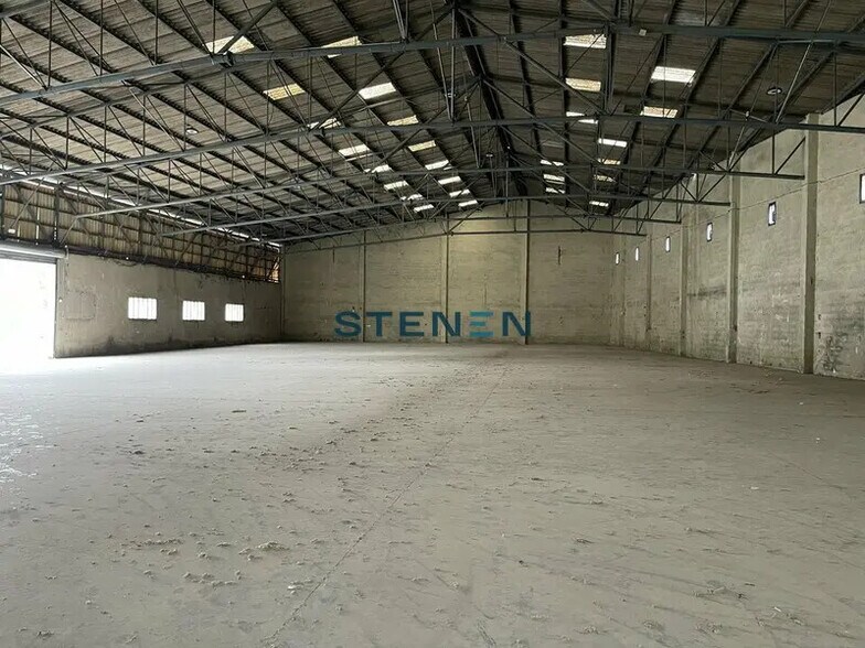 Industrial in Bouc-Bel-Air for lease - Building Photo - Image 1 of 8