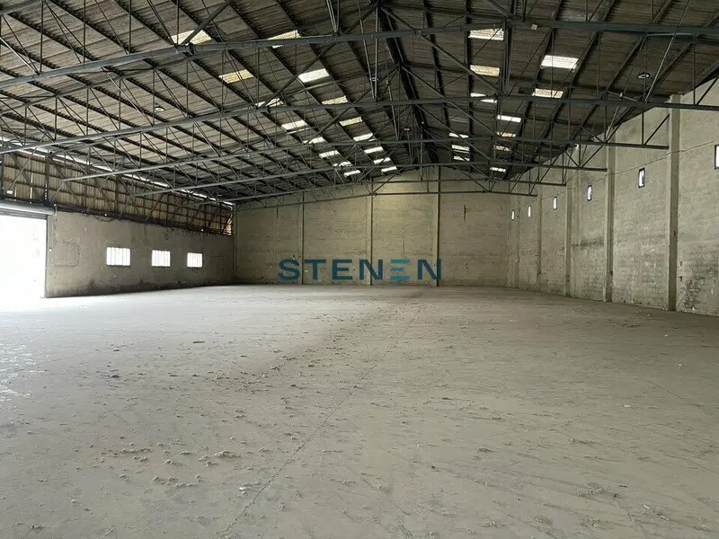 Industrial in Bouc-Bel-Air for lease Building Photo- Image 1 of 9