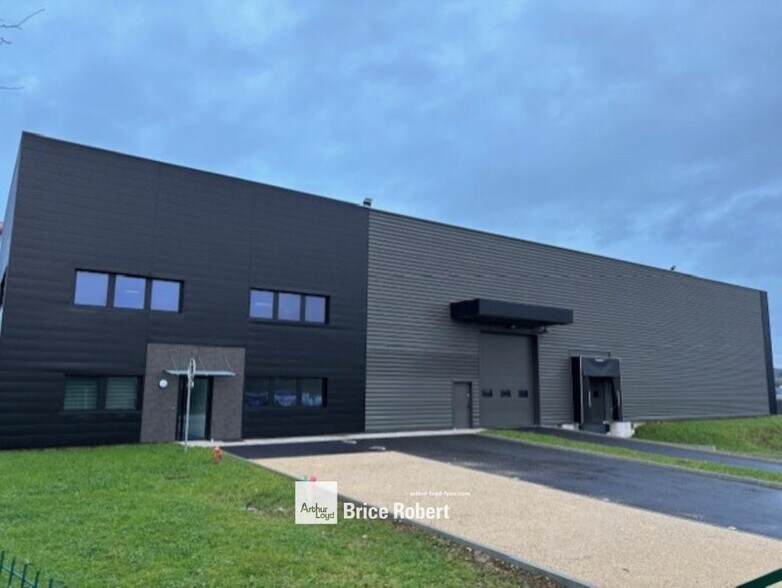 Flex dans Saint Quentin Fallavier à louer - Photo du bâtiment - Image 1 de 2