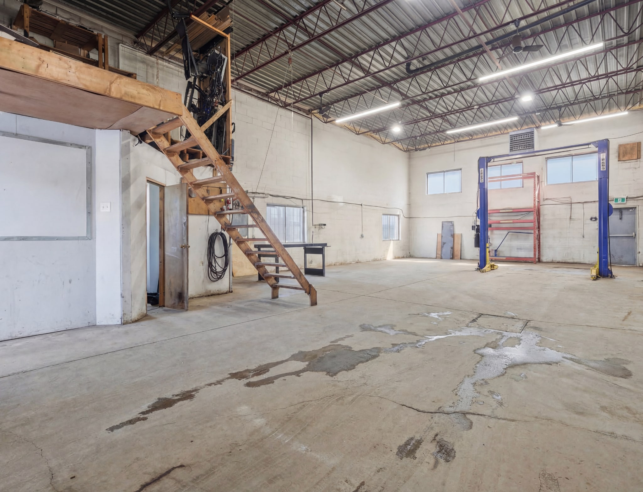 1300-1314 Av Laplace, Laval, QC for lease Interior Photo- Image 1 of 3