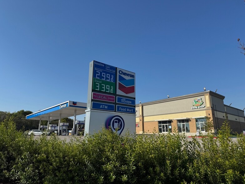 5815 S Cockrell Hill Rd, Dallas, TX for lease - Building Photo - Image 3 of 6