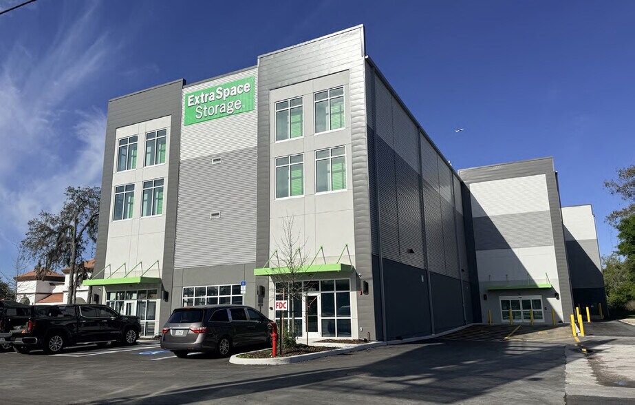 11810 N Dale Mabry Hwy, Tampa, FL à louer - Photo du bâtiment - Image 3 de 5