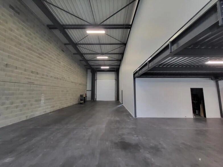 290 Rue Ferdinand Perrier, Saint-Priest à louer - Photo intérieure - Image 3 de 4