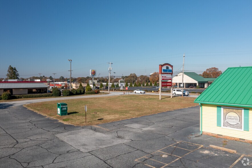 500 E Greer St, Honea Path, SC à louer - Photo du bâtiment - Image 2 de 4