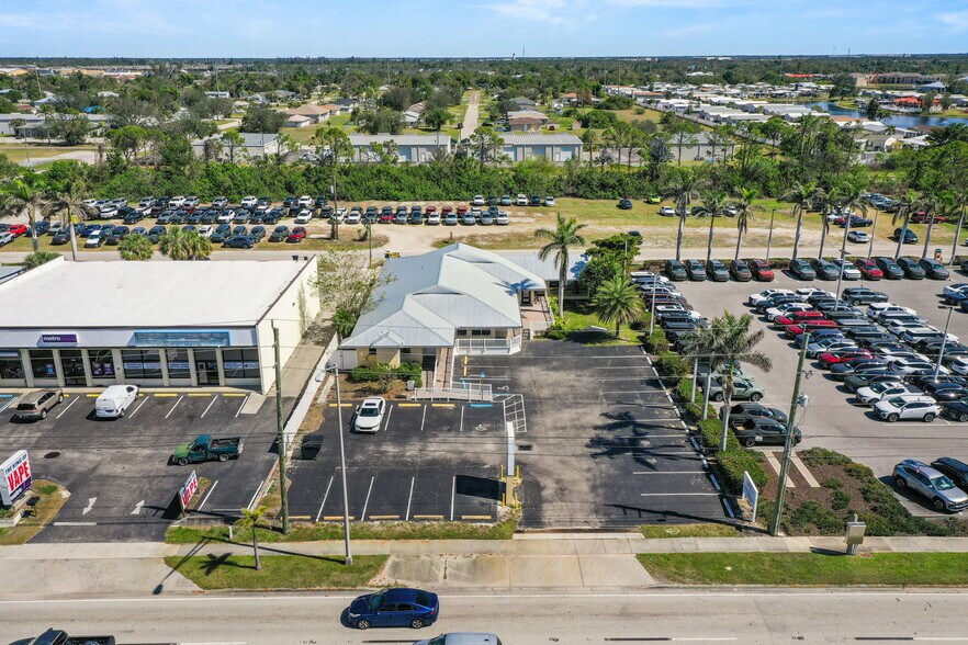 1900 Tamiami Trl, Punta Gorda, FL à vendre - Photo du bâtiment - Image 1 de 42
