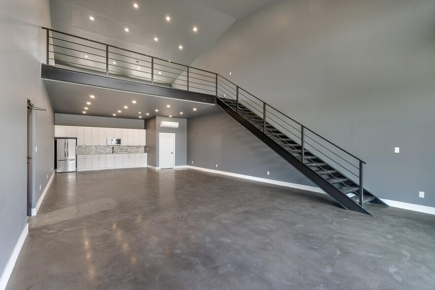 451 Farrell Rd, Dripping Springs, TX for lease - Building Photo - Image 3 of 31