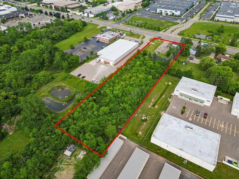 2137 Opdyke Rd, Auburn Hills, MI à vendre - Photo du bâtiment - Image 3 de 14