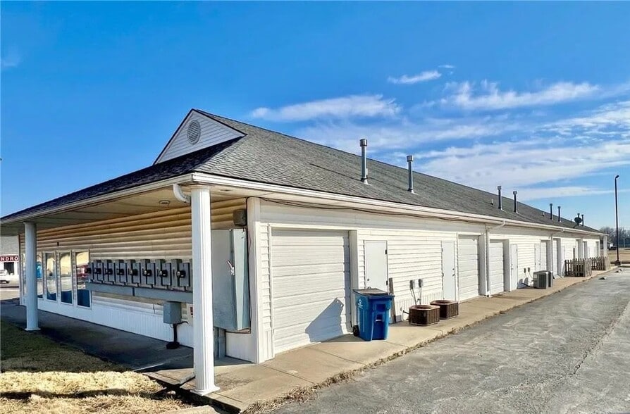 309 E Park Ln, Odessa, MO for sale - Building Photo - Image 3 of 11
