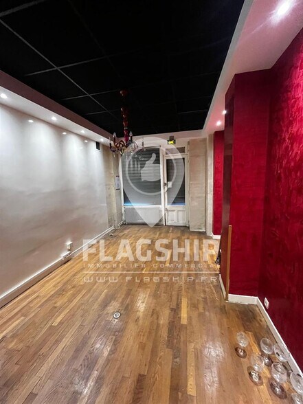 Retail in Paris for lease - Interior Photo - Image 2 of 3