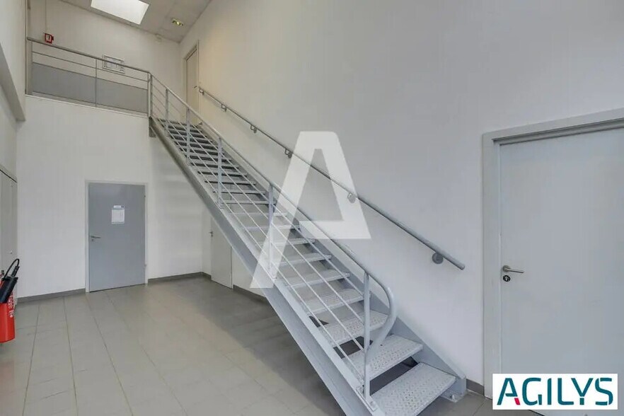 Industrial in Lisses for lease - Interior Photo - Image 2 of 8