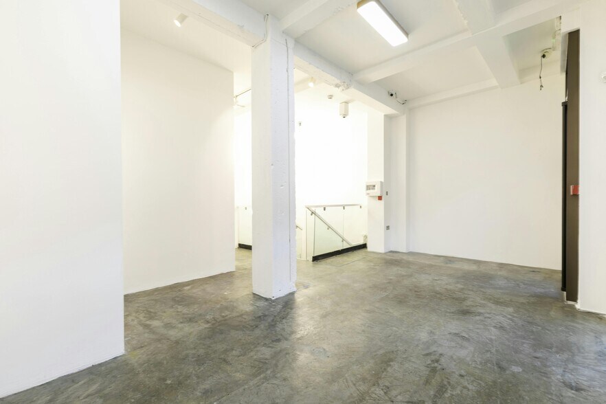 30-32 Grays Inn Rd, Londres à vendre - Photo du bâtiment - Image 3 de 13