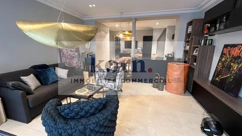 Retail in Paris for lease Interior Photo- Image 1 of 9