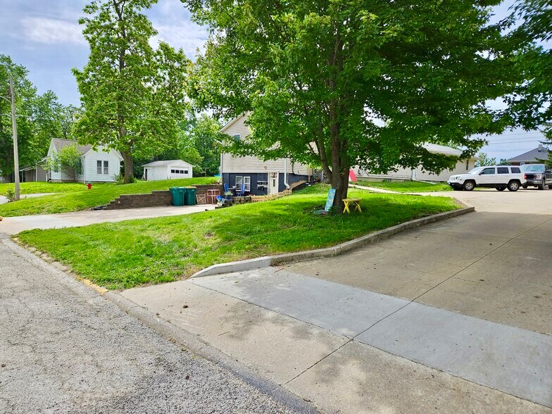 601-605 W Orchard St, Macomb, IL à vendre - Photo du bâtiment - Image 3 de 11