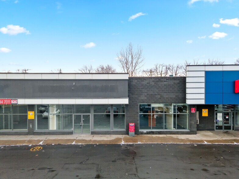 1110-1146 Boul Marcel-Laurin, Saint-Laurent, QC à louer - Photo du bâtiment - Image 2 de 2