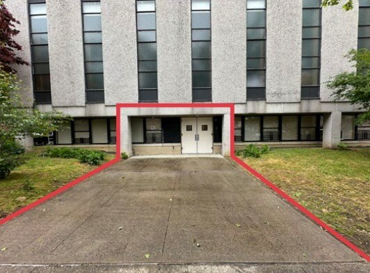 71-11 112th St, Forest Hills, NY à louer - Photo du bâtiment - Image 2 de 9