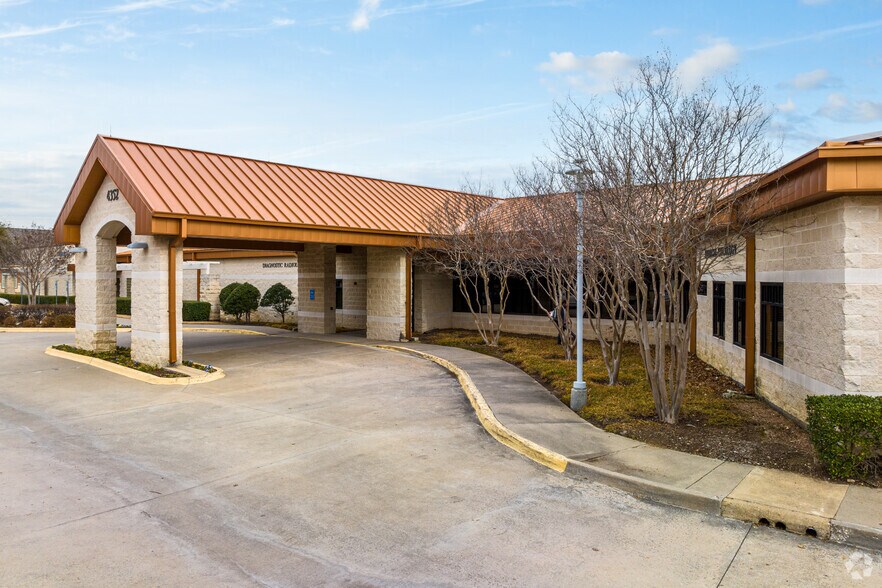 4352 N Josey Ln, Carrollton, TX à vendre - Photo principale - Image 1 de 7