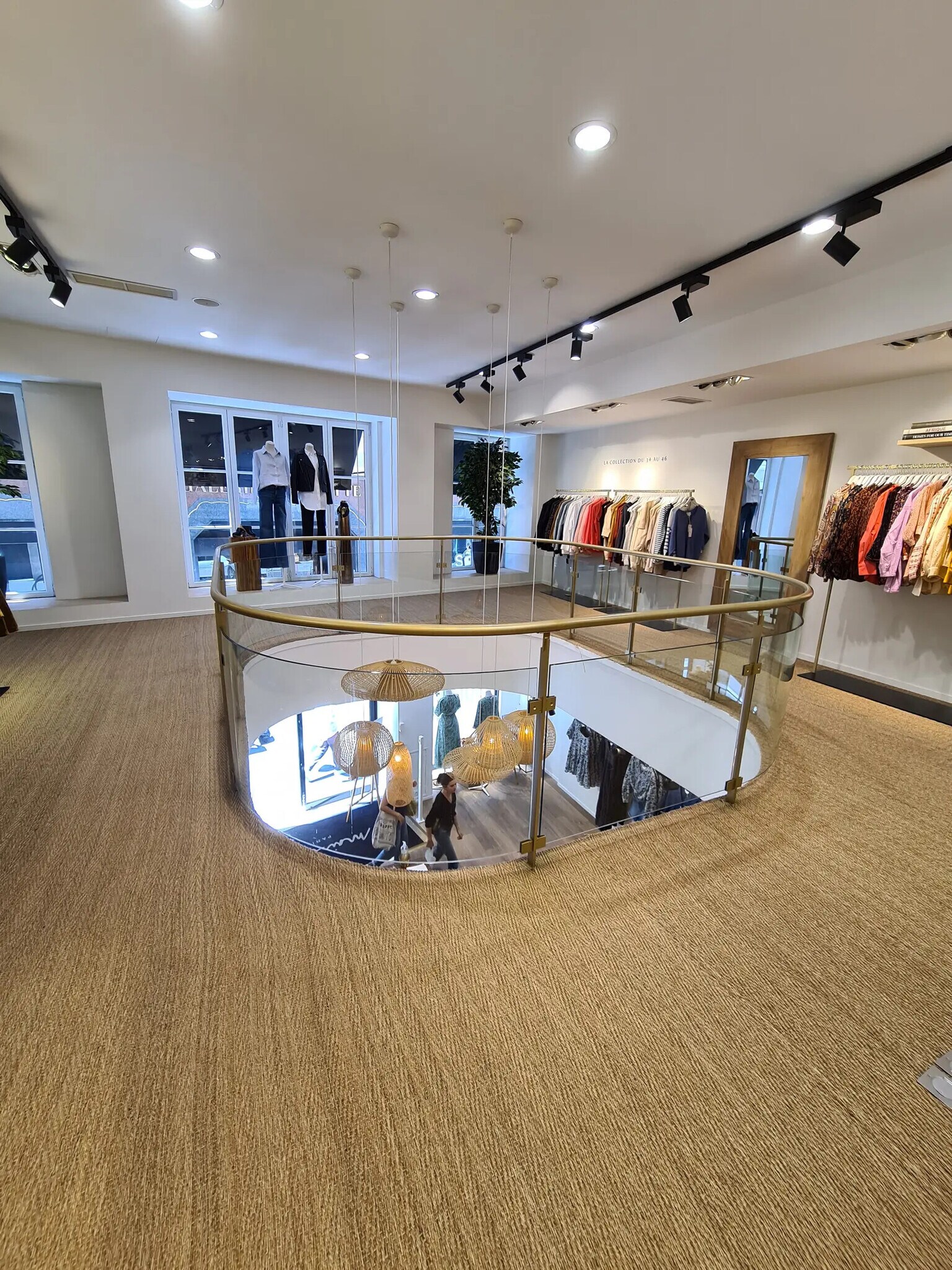 Retail in Paris for sale Interior Photo- Image 1 of 6