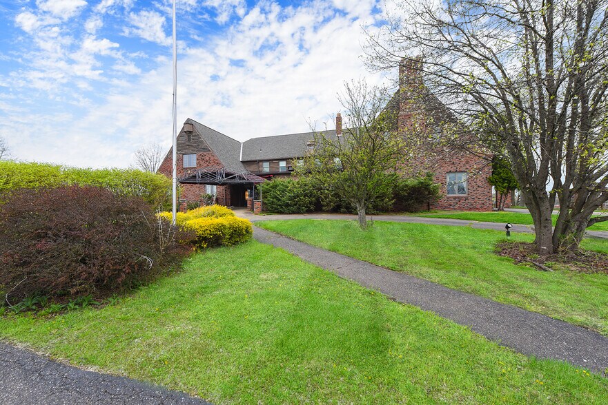 1300 Lane ave, Natrona Heights, PA à vendre - Photo du bâtiment - Image 2 de 48